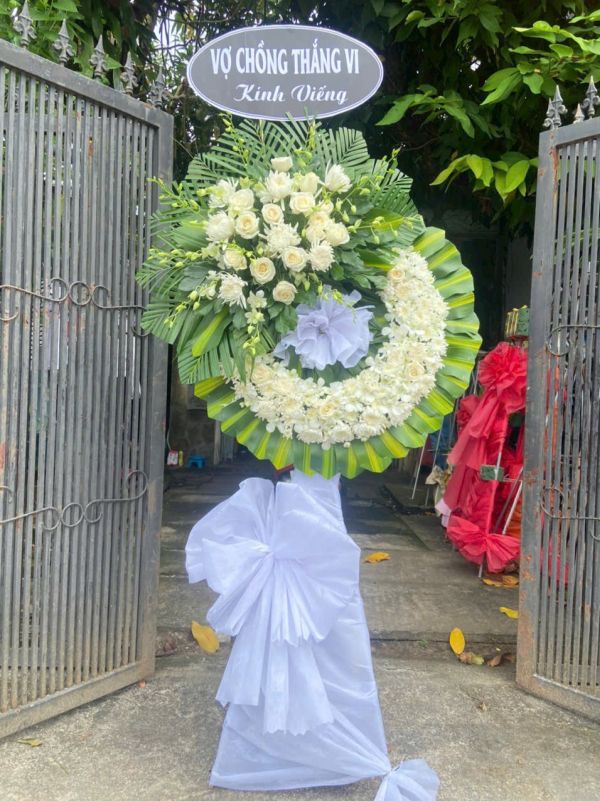 vòng hoa chia buồn