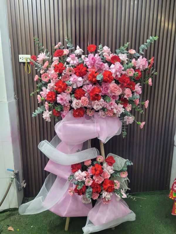 kệ hoa chúc mừng