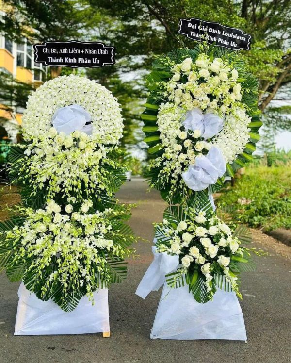 vòng hoa chia buồn