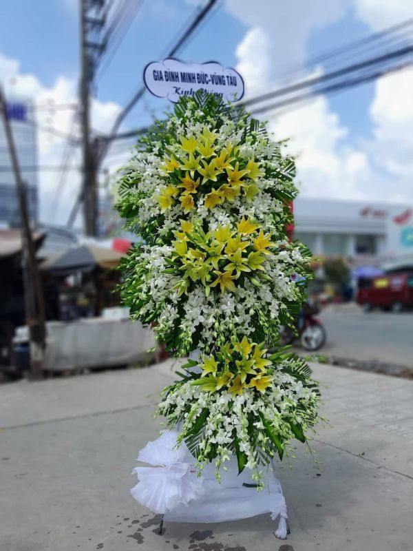 vòng hoa chia buồn