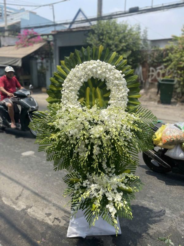 vòng hoa chia buồn