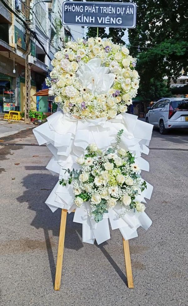 kệ hoa chia buồn