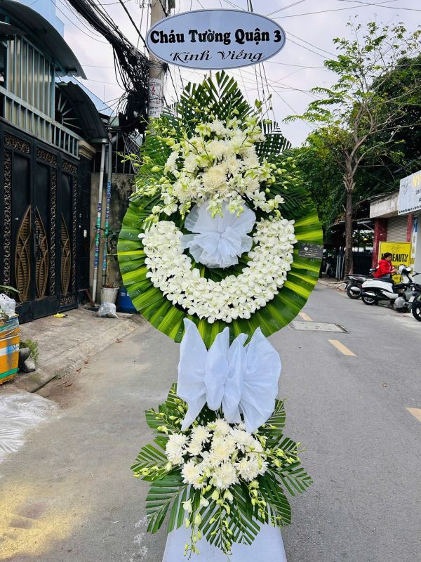 vòng hoa tang lễ