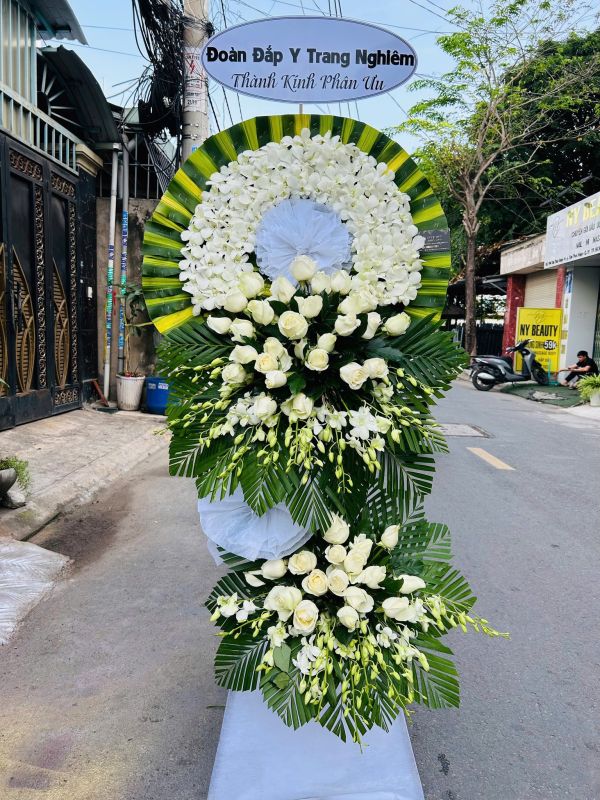 vòng hoa chia buồn