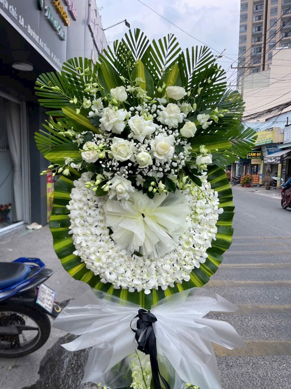 vòng hoa chia buồn