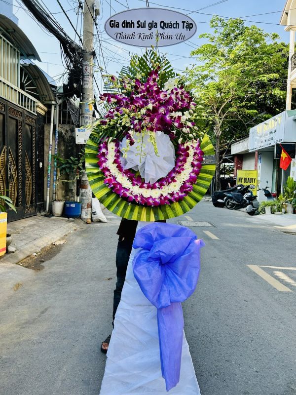 vòng hoa tang lễ