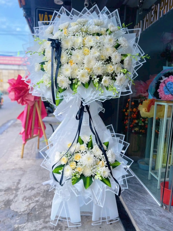 vòng hoa chia buồn