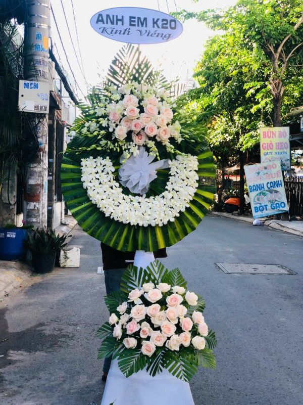 vòng hoa chia buồn