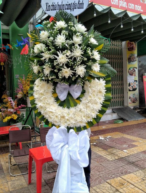 đặt hoa chia buồn quận 7