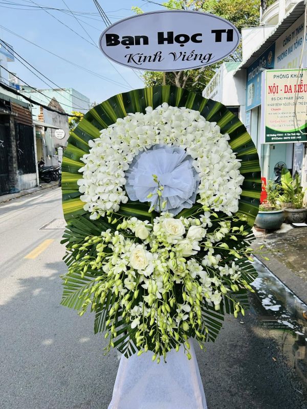 vòng hoa chia buồn