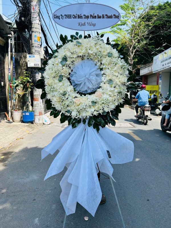 vòng hoa chia buồn