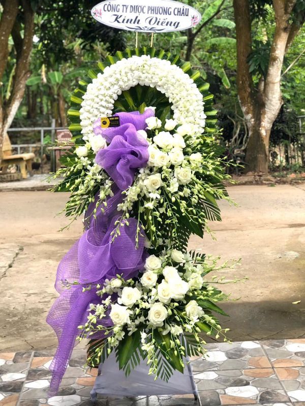 đặt hoa chia buồn quận 8