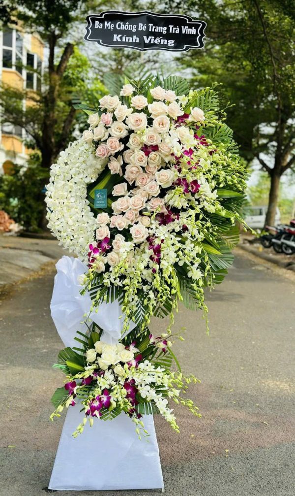 vòng hoa tang lễ