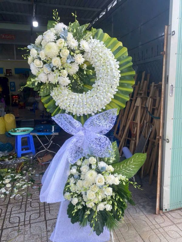 vòng hoa chia buồn