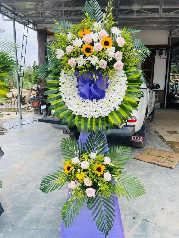 vòng hoa tang lễ