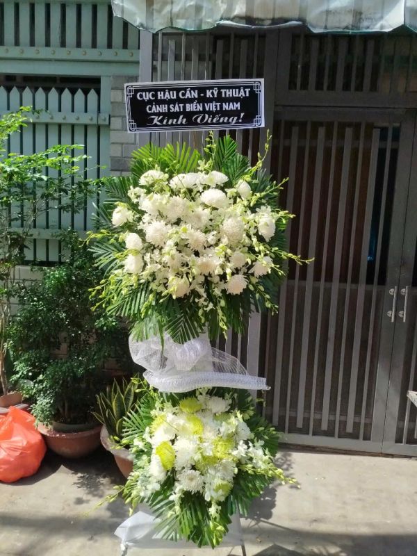 lẵng hoa chia buồn đẹp