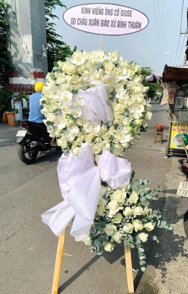 kệ hoa chia buồn