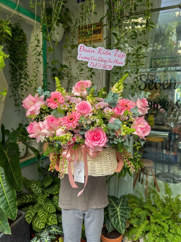 giỏ hoa chúc mừng