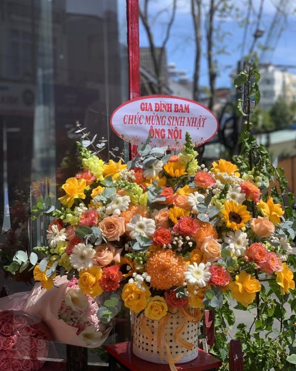 giỏ hoa chúc mừng