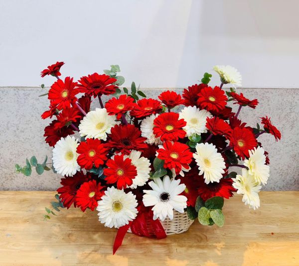 giỏ hoa chúc mừng