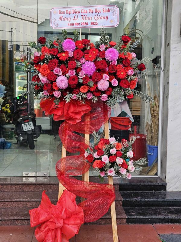 kệ hoa khai trương