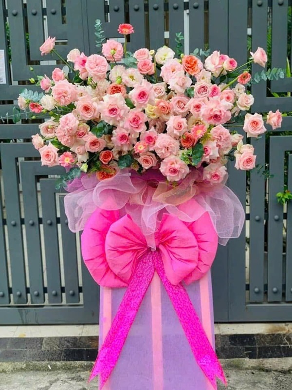 kệ hoa khai trương