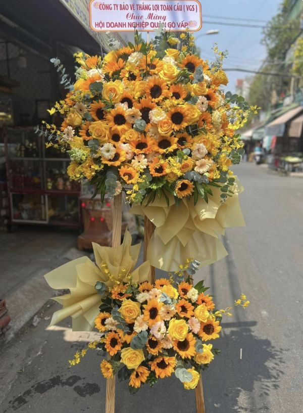 kệ hoa khai trương