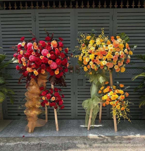 kệ hoa khai trương