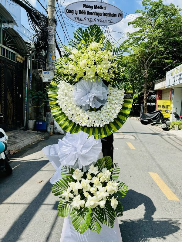 vòng hoa chia buồn