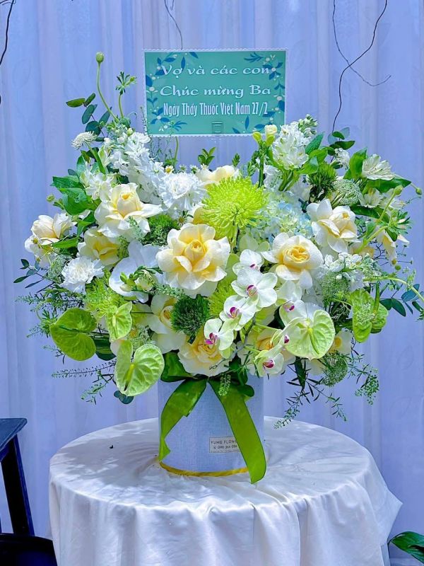 giỏ hoa chúc mừng